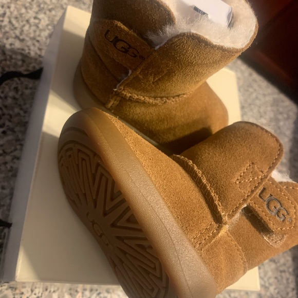 Baby UGGS size 1 - Picture 1 of 7